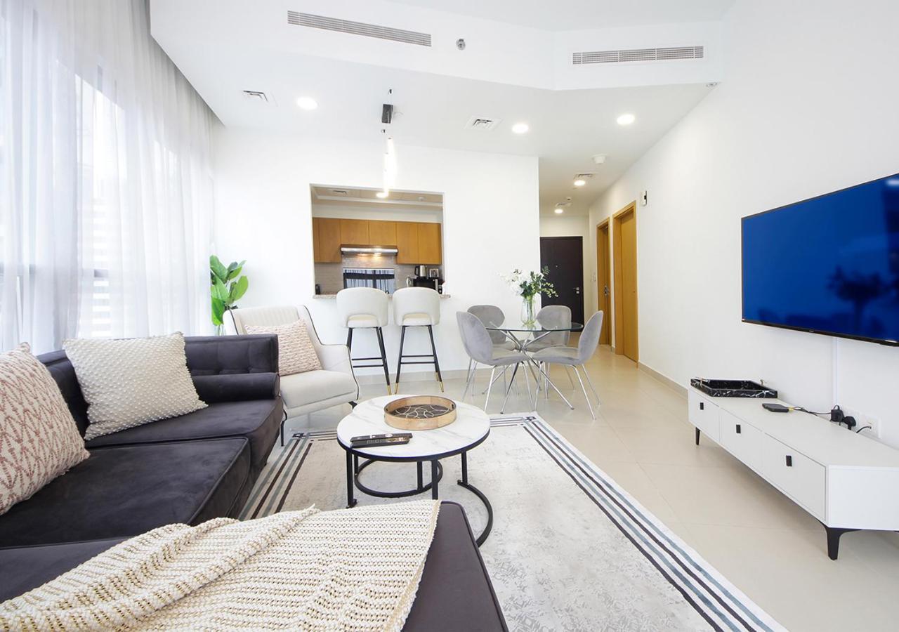 Апартаменты Stylish 2Br In Bellevue Pool, Gym & Burj Views Дубай Экстерьер фото