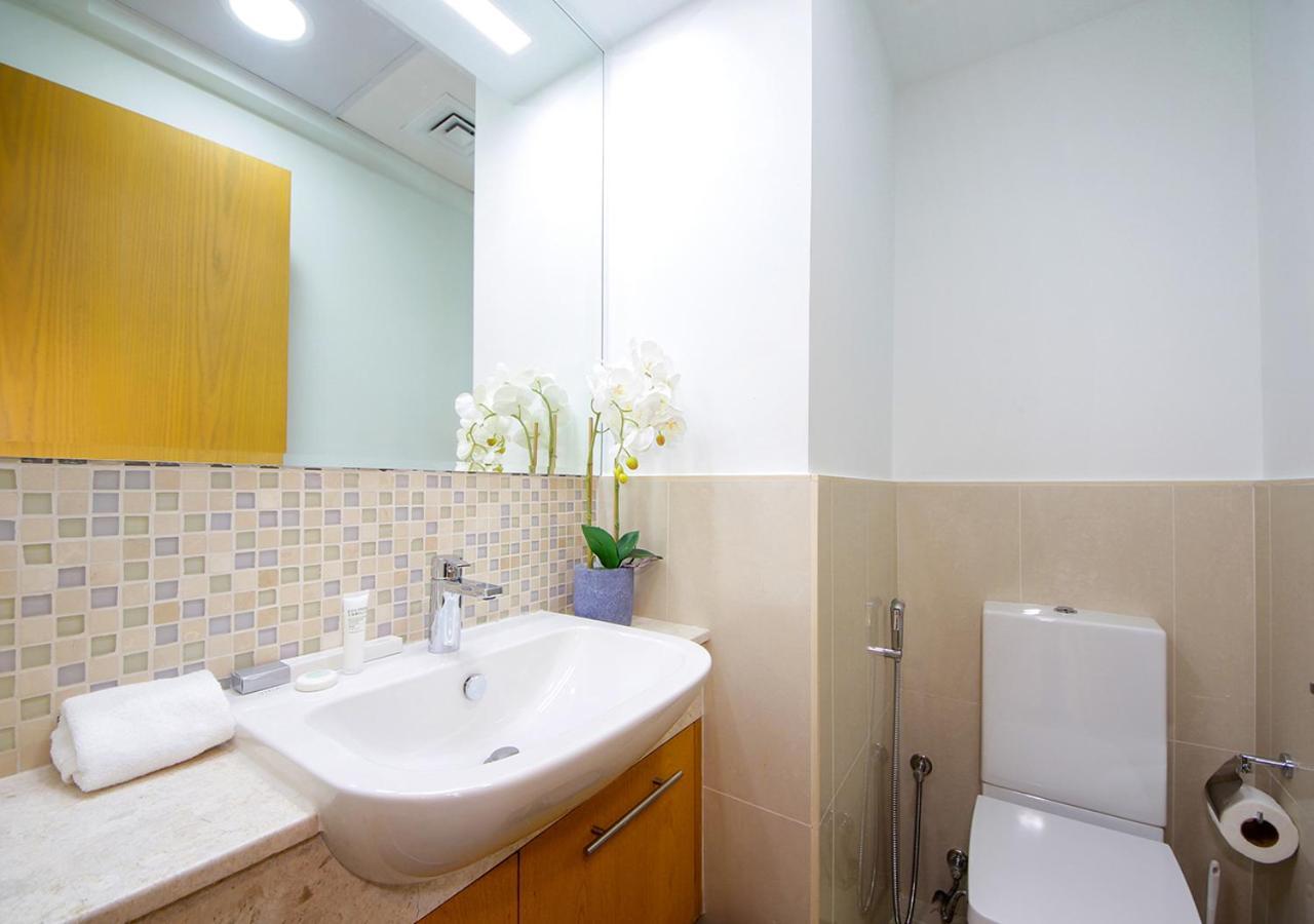 Апартаменты Stylish 2Br In Bellevue Pool, Gym & Burj Views Дубай Экстерьер фото