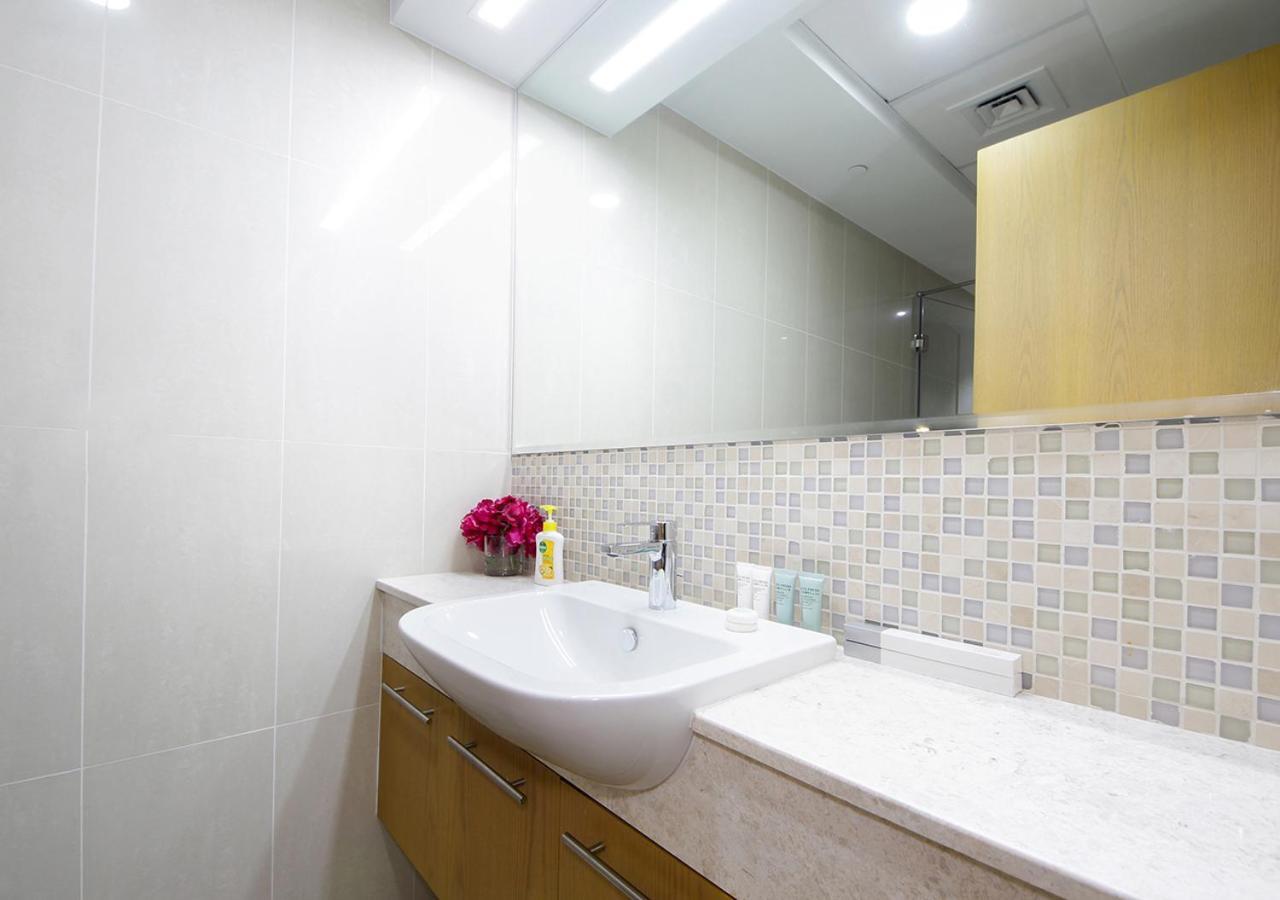 Апартаменты Stylish 2Br In Bellevue Pool, Gym & Burj Views Дубай Экстерьер фото